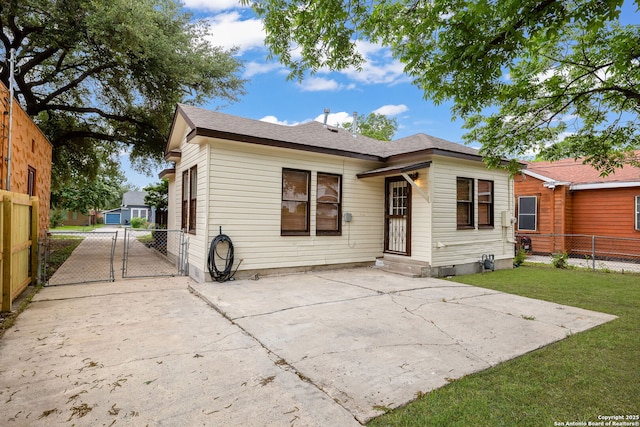 1717 W Summit Ave, San Antonio, TX 78201 - back of property with a gate and concrete driveway