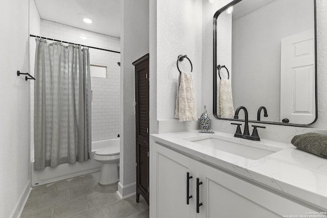 1527 W French Pl, San Antonio, TX 78201 - full bathroom with toilet, shower / bathtub combination with curtain, vanity, and baseboards