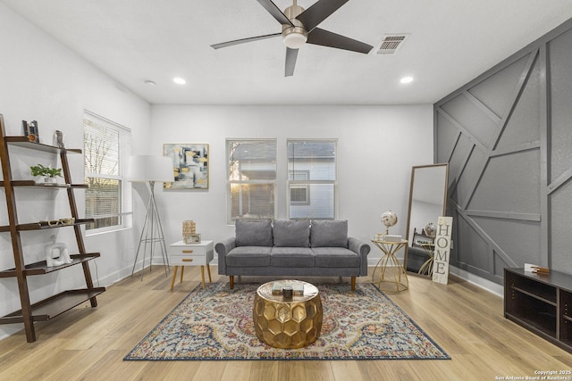 1527 W French Pl, San Antonio, TX 78201 - living room featuring ceiling fan, light wood-style flooring, baseboards, and recessed lighting