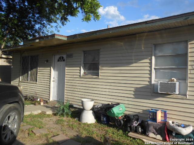 306 Formosa, San Antonio, TX 78221 - view of front facade featuring cooling unit