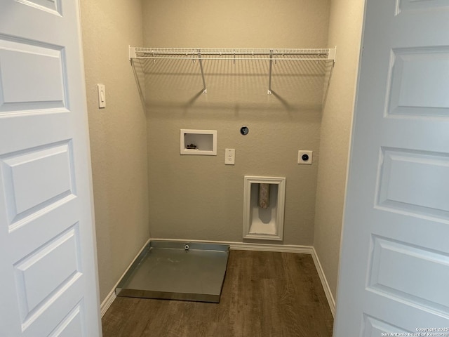 1138 Gracie Way, New Braunfels, TX 78130 - clothes washing area with gas dryer hookup, wood finished floors, hookup for an electric dryer, baseboards, and washer hookup