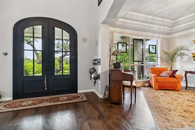 111 Kendall Oaks, Boerne, TX 78006 - foyer entrance with arched walkways, plenty of natural light, ornamental molding, baseboards, and wood finished floors