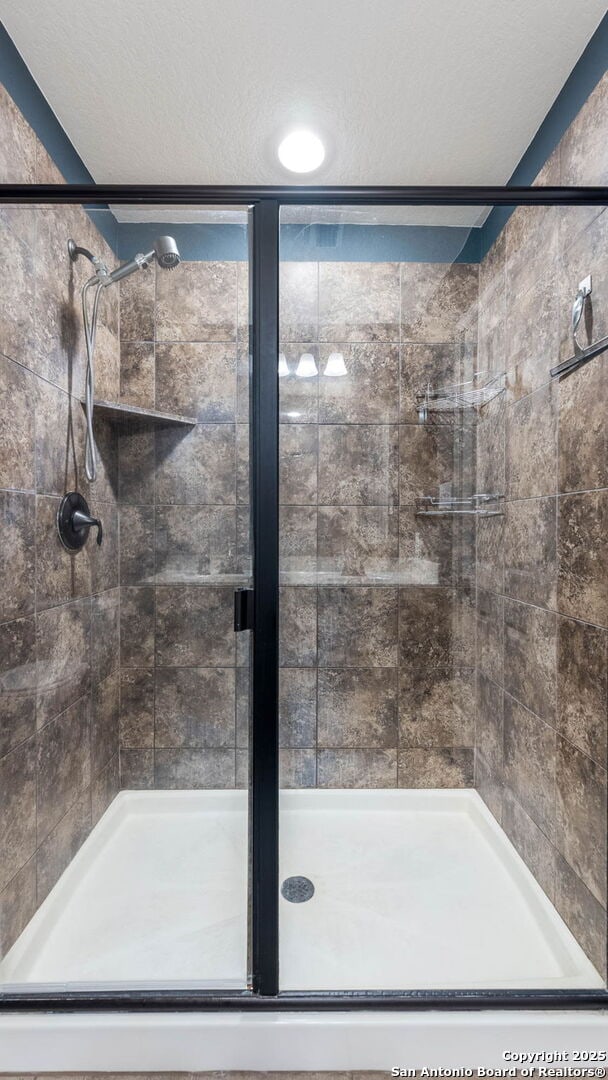 2527 Villa Rufina, San Antonio, TX 78259 - full bath with a stall shower