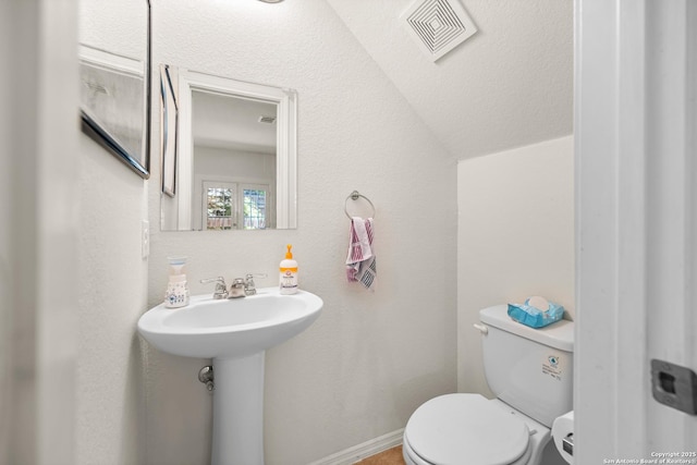 17 Oak Plz, San Antonio, TX 78216 - half bath with toilet, baseboards, and a sink