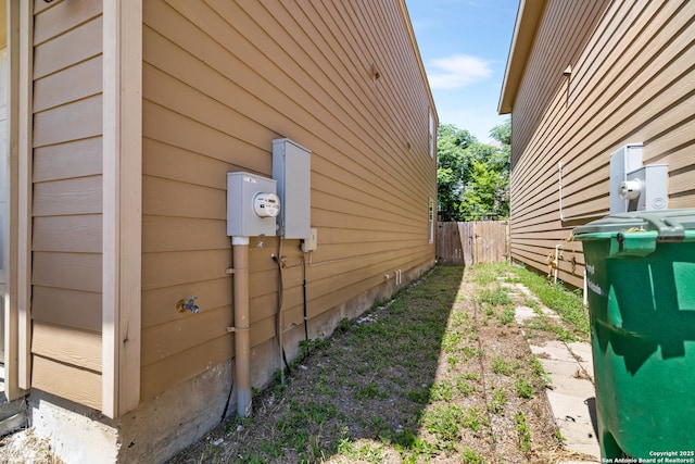 17 Oak Plz, San Antonio, TX 78216 - view of property exterior with fence