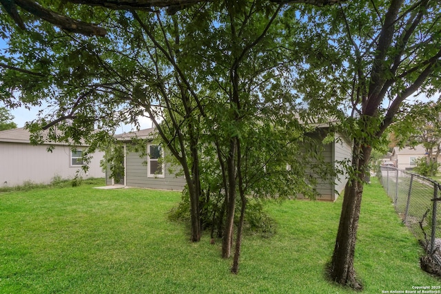237 Corliss, San Antonio, TX 78220 - view of yard