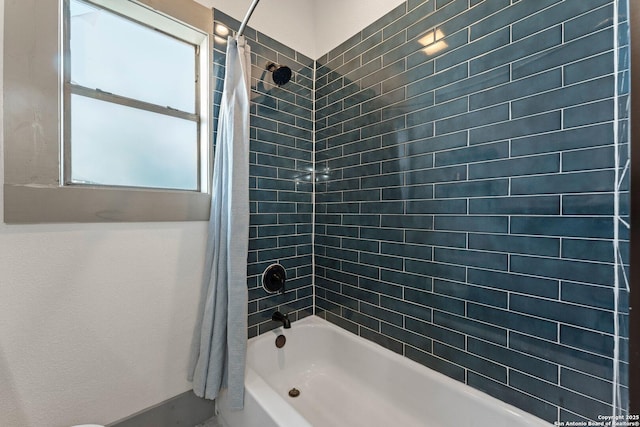 631 Muncey St, San Antonio, TX 78202 - bathroom with baseboards, shower / tub combo with curtain, and healthy amount of natural light