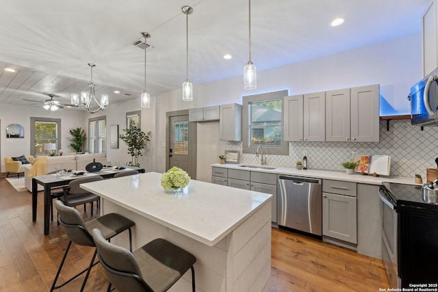 631 Muncey St, San Antonio, TX 78202 - kitchen with appliances with stainless steel finishes, a sink, gray cabinetry, backsplash, and recessed lighting