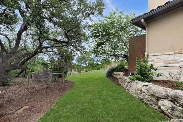 2219 Clubs Dr, Boerne, TX 78006 - view of yard