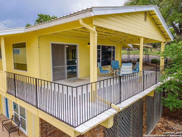 100 Kings, Cottonwood Shores, TX 78657 - wooden deck with a patio