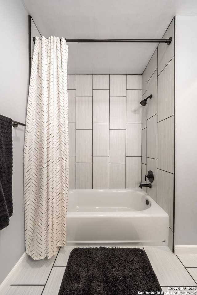 5902 Brambletree, San Antonio, TX 78247 - bathroom with shower / bath combo and baseboards