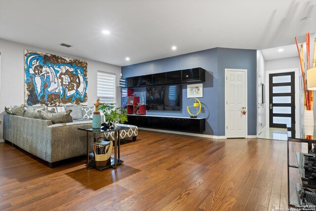 5527 Arcadia Park, San Antonio, TX 78247 - living room featuring wood finished floors, baseboards, and recessed lighting