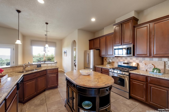 25838 Echo Mtn, San Antonio, TX 78260 - kitchen featuring appliances with stainless steel finishes, a sink, decorative backsplash, arched walkways, and recessed lighting