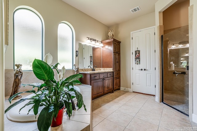 1414 W Bitters # 3, San Antonio, TX 78248 - full bath featuring a tile shower, vanity, and tile patterned floors
