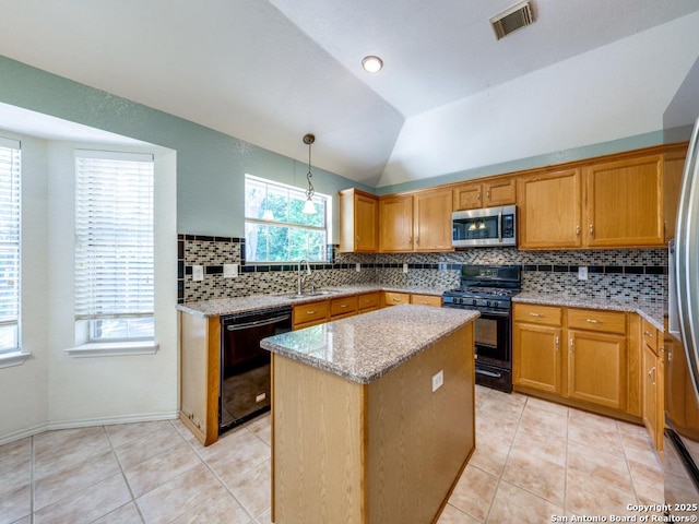 9411 Camino Venado, Helotes, TX 78023 - kitchen with black appliances, vaulted ceiling, a center island, backsplash, and light stone countertops