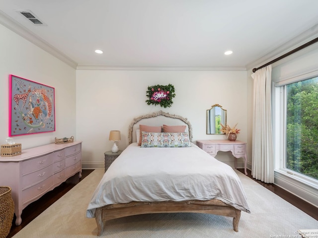52 Oakland Hls, Boerne, TX 78006 - bedroom with crown molding, baseboards, and recessed lighting