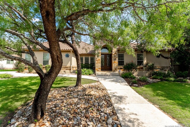 135 Penns Way, Shavano Park, TX 78231 - view of front of house featuring stucco siding, a front yard, and a tile roof