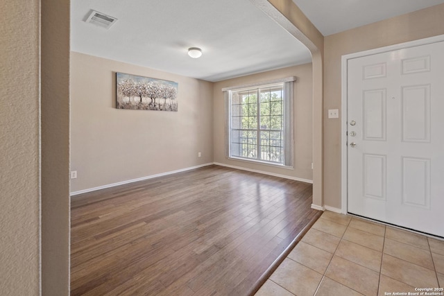 1427 Alaskan Wolf, San Antonio, TX 78245 - foyer entrance with wood finished floors, baseboards, and arched walkways