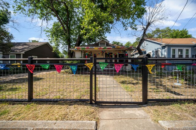 2332 Houston, San Antonio, TX 78202 - view of front of house featuring a gate