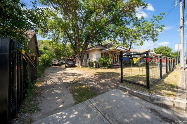 2332 Houston, San Antonio, TX 78202 - fenced front yard with driveway and a gate