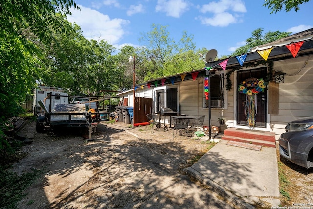 2332 Houston, San Antonio, TX 78202 - view of yard