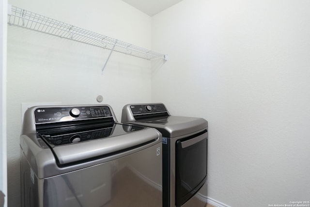12890 Limestone Way, San Antonio, TX 78253 - laundry area featuring washing machine and clothes dryer