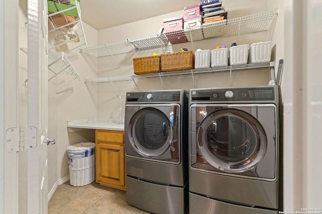 26019 Meadowlark Bay, San Antonio, TX 78260 - clothes washing area featuring independent washer and dryer and baseboards