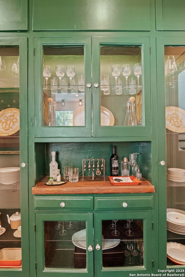 241 W Elsmere, San Antonio, TX 78212 - view of indoor dry bar