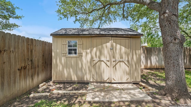 2253 Hidden Mdw, New Braunfels, TX 78130 - view of shed featuring a fenced backyard