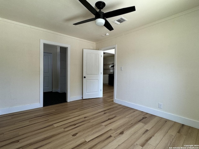 1735 W Hermine Blvd, San Antonio, TX 78201 - unfurnished bedroom featuring light wood finished floors, baseboards, a ceiling fan, and ornamental molding