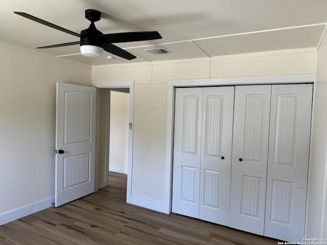 1735 W Hermine Blvd, San Antonio, TX 78201 - unfurnished bedroom with baseboards, wood finished floors, a closet, and ceiling fan