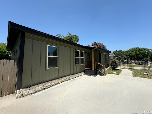 1735 W Hermine Blvd, San Antonio, TX 78201 - view of front of house featuring fence, a patio area, and board and batten siding