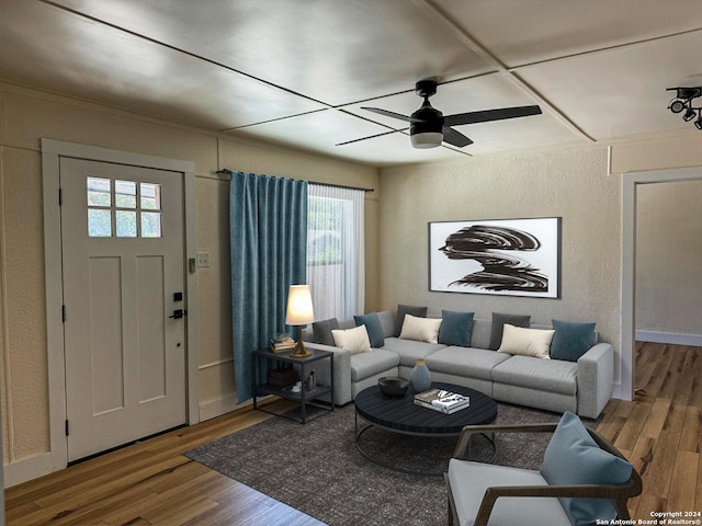 1735 W Hermine Blvd, San Antonio, TX 78201 - living area featuring wood finished floors, a ceiling fan, and a textured wall