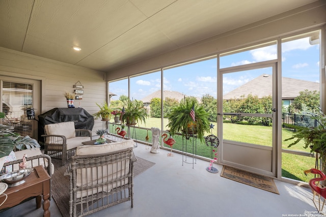 9334 Sundrop, San Antonio, TX 78254 - sunroom featuring an outdoor living space