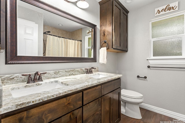 184 Great Oaks Ln, Vernia, TX 78121 - bathroom featuring wood finished floors, toilet, double vanity, baseboards, and a shower with curtain