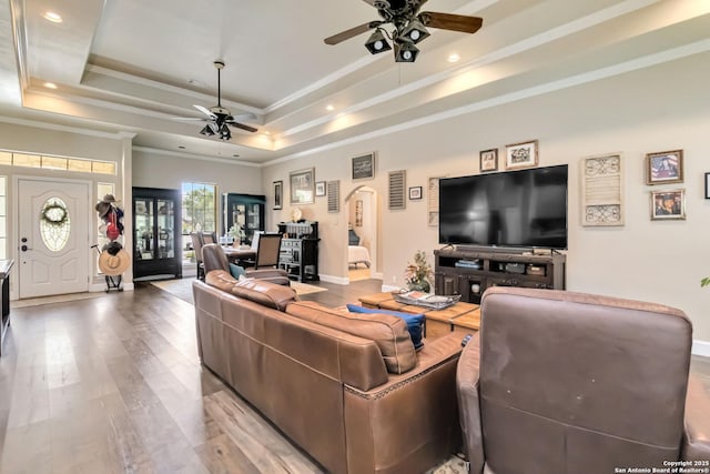 573 Mountain Oaks Dr, Canyon Lake, TX 78133 - living room with a ceiling fan, arched walkways, a tray ceiling, baseboards, and ornamental molding