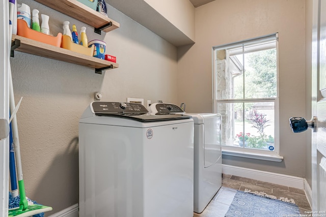 214 Ridge Blf, Cibolo, TX 78108 - clothes washing area featuring washing machine and dryer, baseboards, and light tile patterned flooring