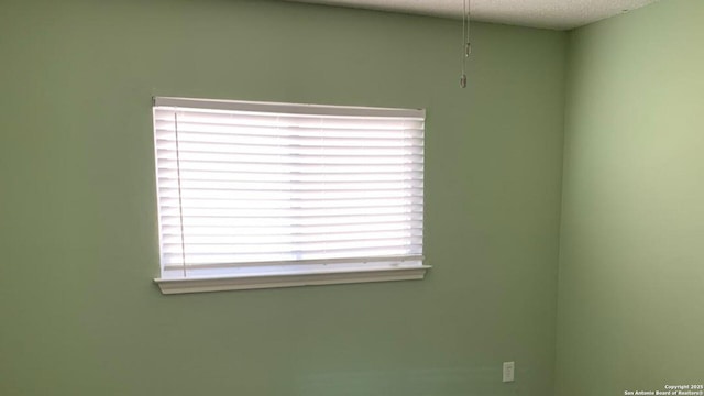 9703 Kashmir, San Antonio, TX 78251 - unfurnished room featuring plenty of natural light and a textured ceiling