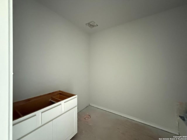 13726 Birch Xing, San Antonio, TX 78252 - bathroom with concrete flooring