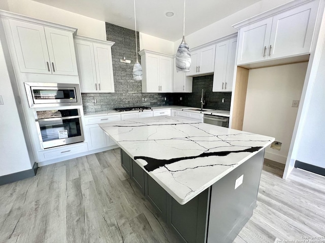 6427 Ridge Cir, San Antonio, TX 78233 - kitchen with stainless steel appliances, a sink, decorative backsplash, and light wood-type flooring