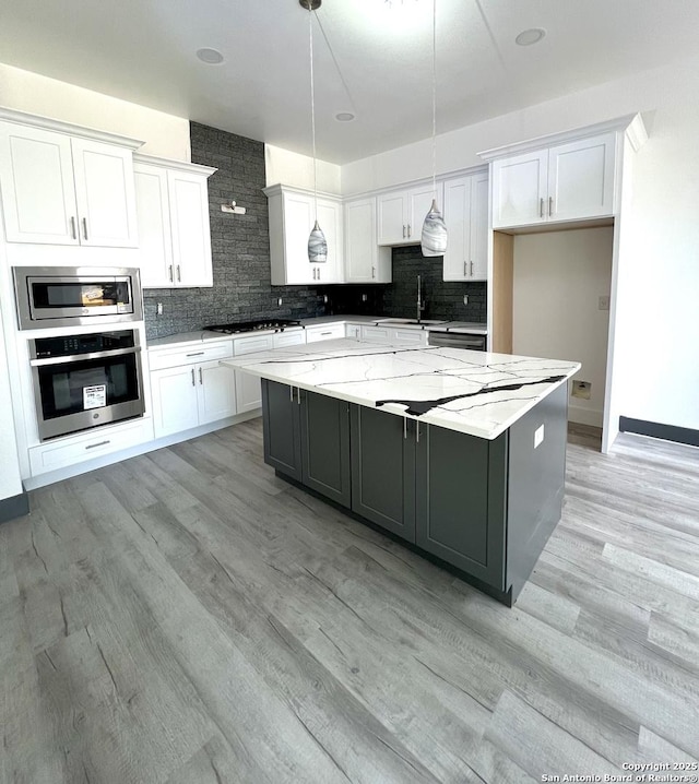 6427 Ridge Cir, San Antonio, TX 78233 - kitchen with stainless steel appliances, a sink, white cabinetry, and decorative backsplash