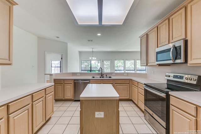 9419 Camino Venado, Helotes, TX 78023 - kitchen featuring stainless steel appliances, light brown cabinetry, a sink, a peninsula, and light countertops