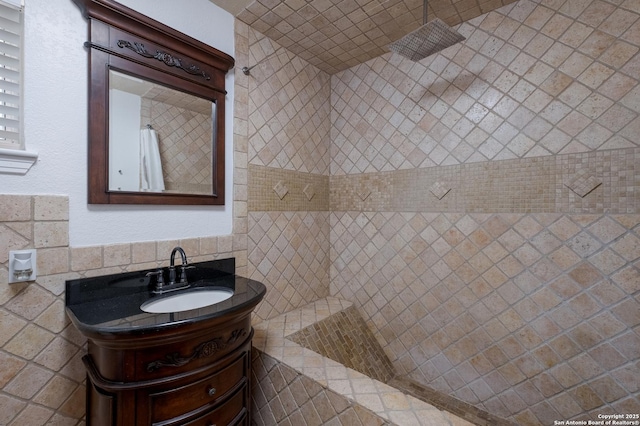 226 Carolwood Dr, Castle Hills, TX 78213 - full bath featuring tile walls, vanity, and curtained shower