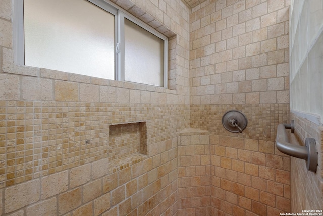 226 Carolwood Dr, Castle Hills, TX 78213 - full bath featuring a tile shower
