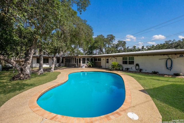 226 Carolwood Dr, Castle Hills, TX 78213 - swimming pool with a yard