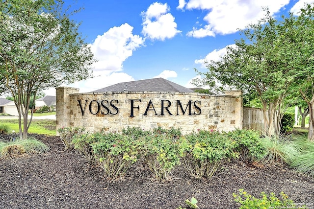 1919 Goldfinch, New Braunfels, TX 78130 - community / neighborhood sign with fence