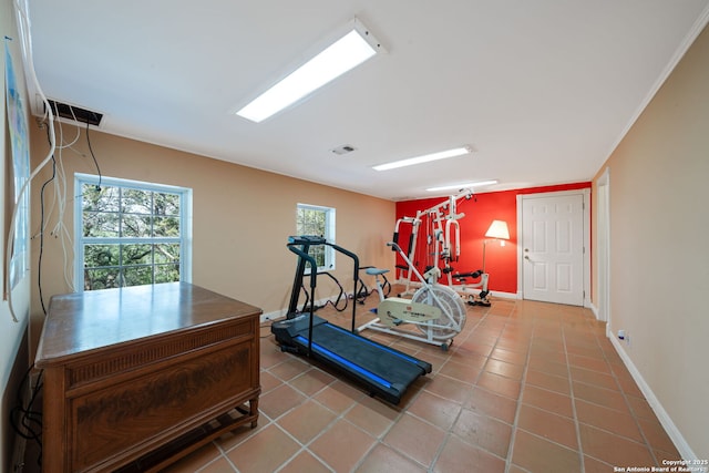 388 Oak, Pipe Creek, TX 78063 - workout area featuring tile patterned flooring and baseboards