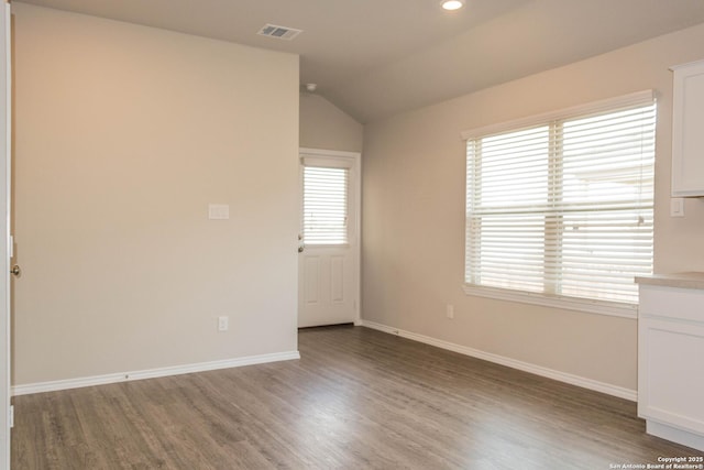 2340 Arctic Warbler, New Braunfels, TX 78130 - unfurnished room featuring light wood-type flooring, baseboards, lofted ceiling, and recessed lighting
