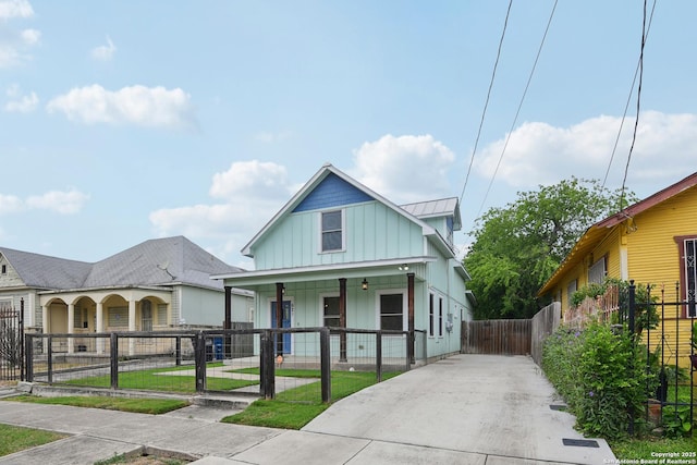 621 Center St, San Antonio, TX 78202 - view of front of property featuring a porch, board and batten siding, a fenced front yard, a gate, and metal roof