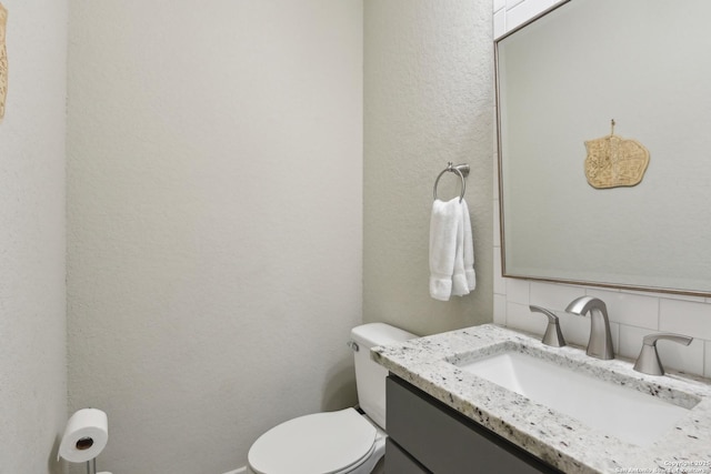 621 Center St, San Antonio, TX 78202 - half bath featuring backsplash, vanity, and toilet